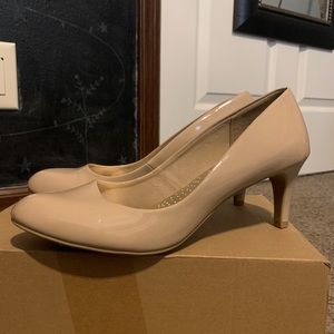 nude pumps